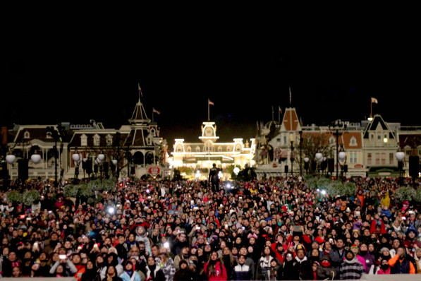 Disney crowd